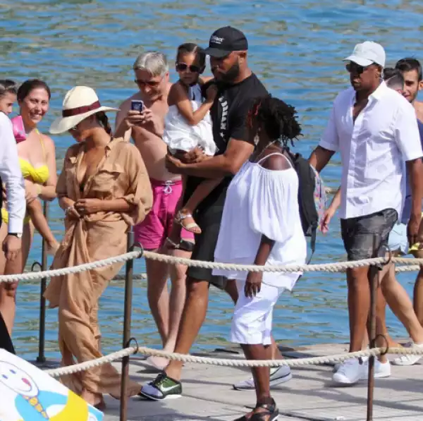 Beyonce, Jay Z and Blue Ivy in Italy (photos)